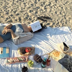 girls i wud take out on a picnic date & fight bees for <3