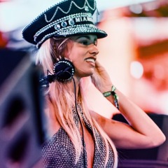 Mia More warming up Mainstage Elrow Town Amsterdam