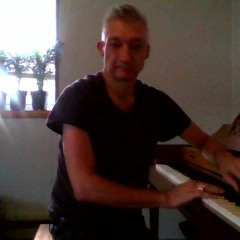 Feeling's -Pianist Christopher Hauser