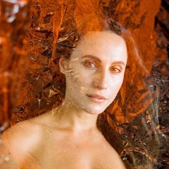 EXTRANJERA By Angélica Rahe