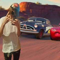 pokonywanie zakrętu japońskim wozem w burzy śnieżnej