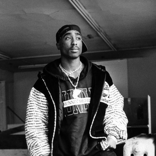 tupac with gun