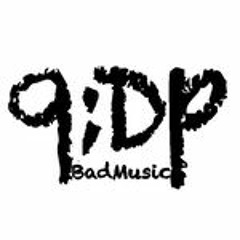 q;Dp