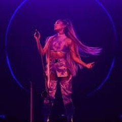 Ariana Grande- Bad Idea, Break Up With Your Girlfriend (Live Sweetener Tour Prague)