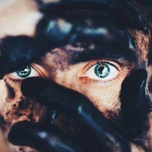 والنَّجمُ إذا هَوى يَهوى عينيكَ✺