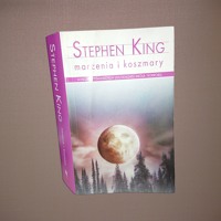 Stephen King - To Żyje w Nas