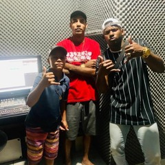 = EU TO COM A CAMISA DO FLAMENGO NA FAVELA = MC'S ZANGÃO E MENOR DA AV ( DJ JOHN MPC )