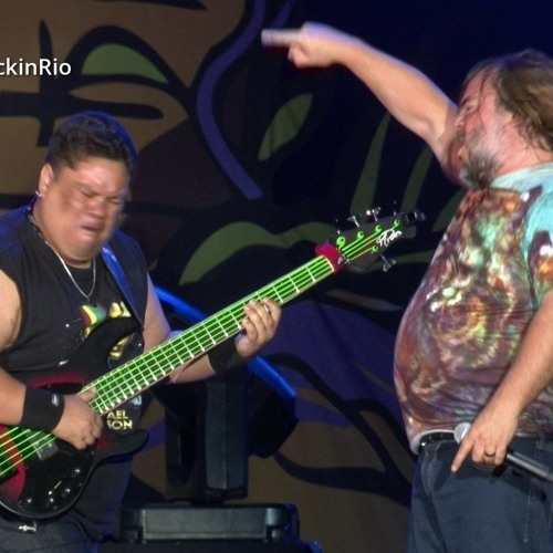 Junior Bass Groovador. feat Jack Black .full appearance. Rock in Rio . Smells like teen spirit