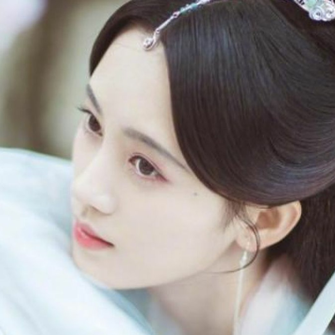 Qiz undan silkitishni soraydi Qiz undan silkitishni soraydi