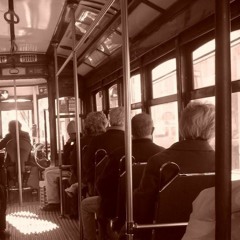 لا شيء يُـعجبني | محمود درويش