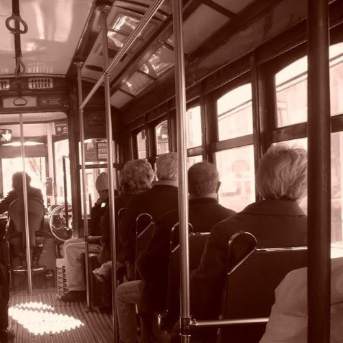 لا شيء يُـعجبني | محمود درويش