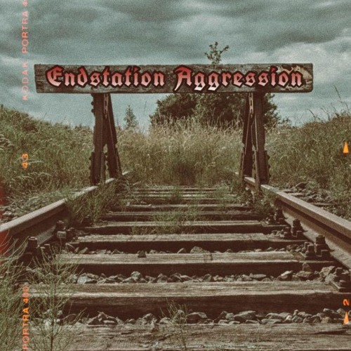 NICHT $€HÚ₽$£N GLEICHMÄSSIG  $©️H|EBEŃ&DRÜ€K3N