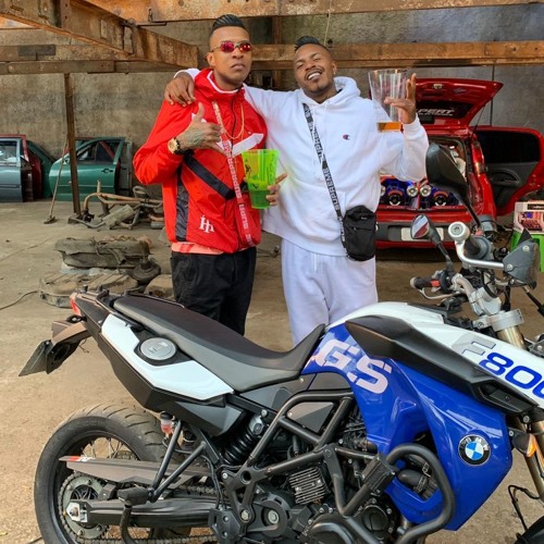 Mc James Blue E Mc Nego Blue - ROLETANDO DE IMPORTADO ( DJ 900)