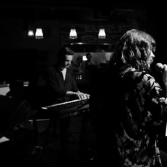 Olcay Bayr - Beni Kör Kuyularda Merdivensiz Bıraktın