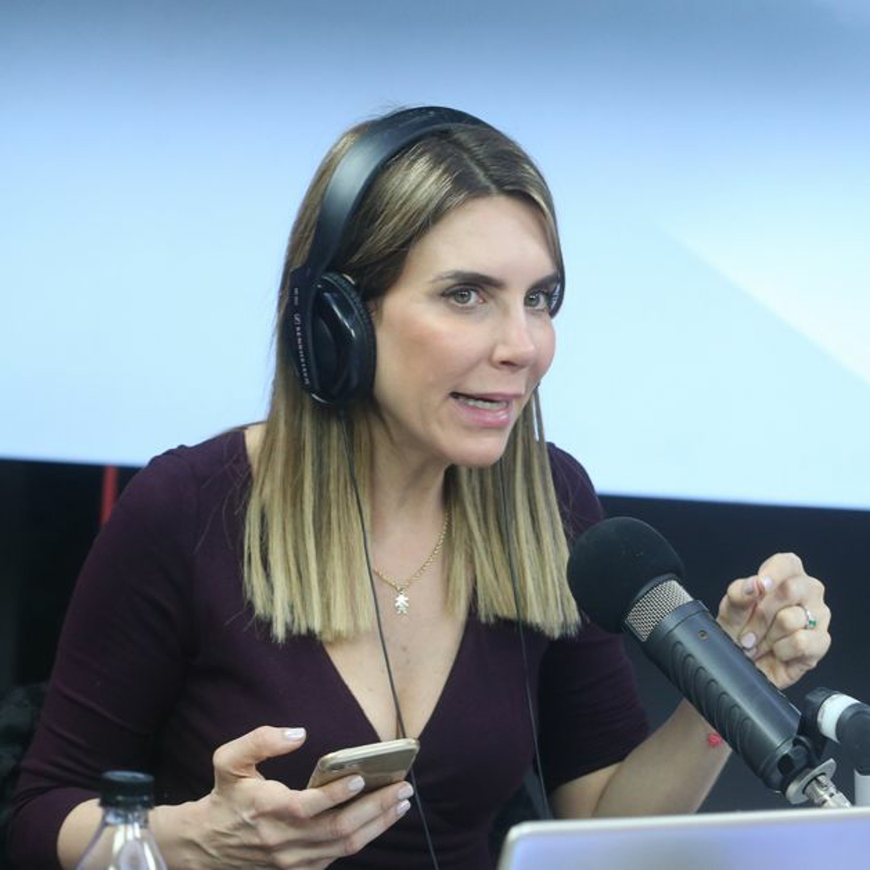 Juliana Oxenford: “Martha Chávez fue maltratada por Keiko y ahora la necesitan” episode artwork