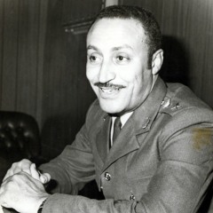 عيناكِ عمري والمنى لقياكِ