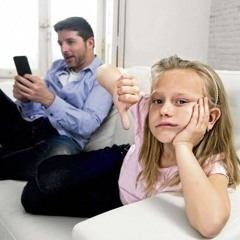 Crianças sentem a falta de atenção dos pais viciados em tecnologia