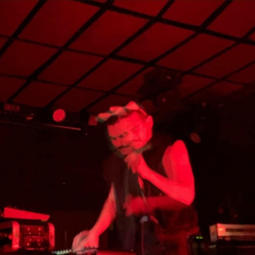 Mr.Kitty - Hold Me Down