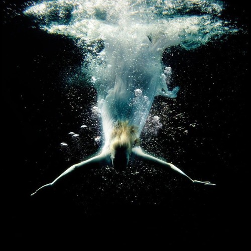 Active Child Vs. Ellie Goulding - Hanging On (Betablock3r Mashup)