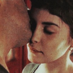 بس طيفك ما تركني، ظل ساكن وسط جفني