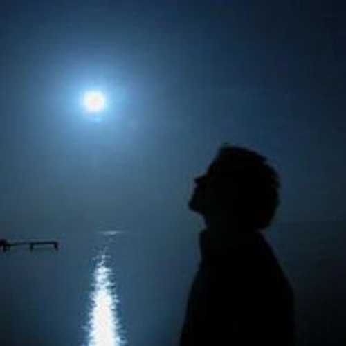 Hãy nghe khi bạn buồn nhất, cả thế giới chẳng ai quan tâm...hãy tự an ủi lấy mình.