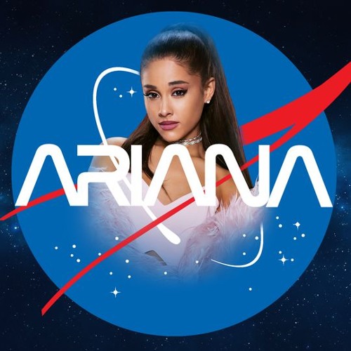 Ariana Grande Nua