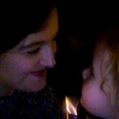 (Just Over) One Minute of Mother & Daughter Singing at Bedtime