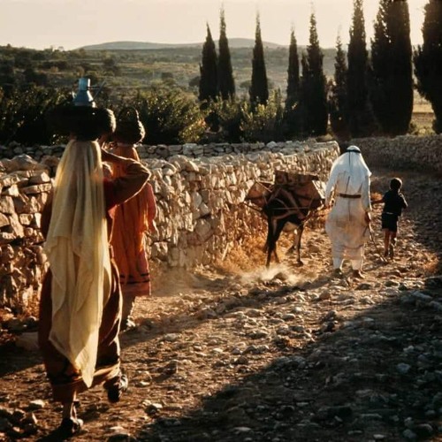 لبست هالثوب ونزلت على الوادي