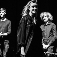 Wormholes In The Mind (2019)for 5 electric guitars