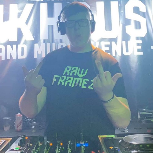 Riot Shift vs Trespassed - Banaan Throne (Rawframez Mashup)