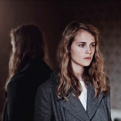 Marika Hackman- Between the Bars (Elliot Smith Cover)[Live]