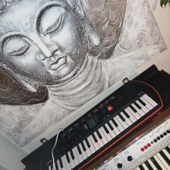 Hetkinen, olette jonossa.