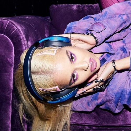 Tommy Genesis - 100 Bad