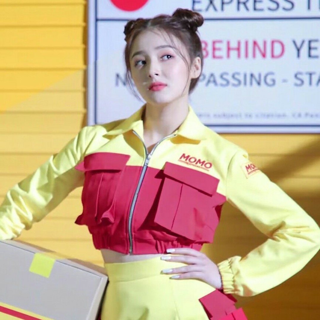 Stream MOMOLAND - ' THUMBS UP x SO HOT ' _MASHUP_ ( 모모랜드 ).mp3