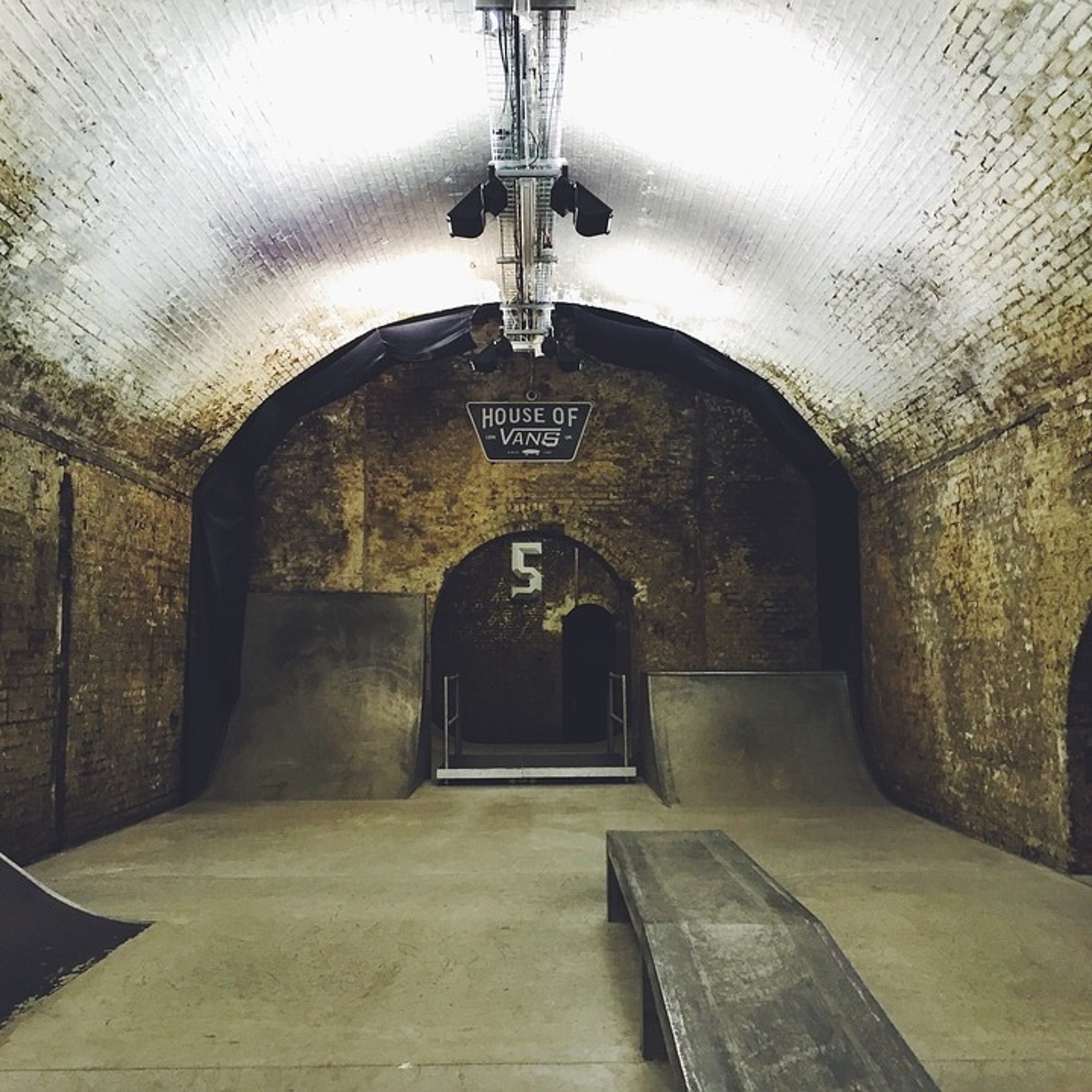 Афанасий фет могила. Церковь в которой погребен фет. Погребен значение. Погребен значение. Саркофаг иисуса христа.