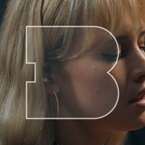 Ce feat avec Angèle n'existe pas