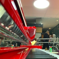 Charles de Gaulle Airport -Live Piano Improv