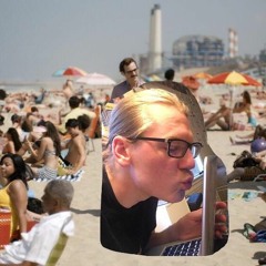 her (if i were joaquin phoenix, i woulda treated that computer right)