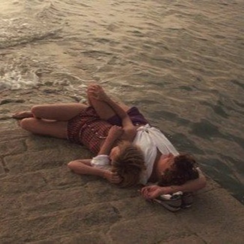 Hailee Steinfield - Wrong Direction