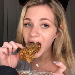 SATISFYING EATING RAW HONEYCOMB - Gracev