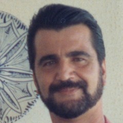 A DREAMING GUITAR PLAYER -  GUITARRISTA SOÑANDO- JOSE MA MESA-GUITARS_PRODUCCION _COMPOSER.