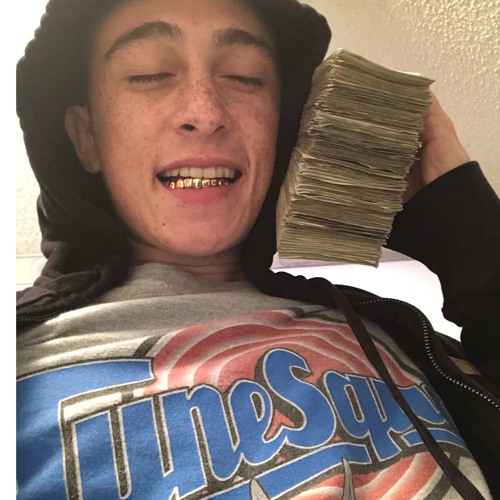 RACKS (instagram: @crossdtw)