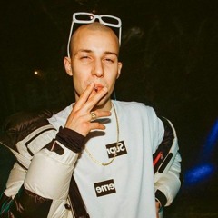 marlboro i camele i dziesięc tysięcy w portfelu