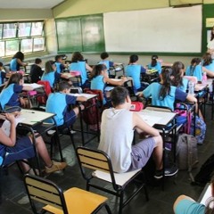 Tumulto, espera e erros marcam processo de matrícula na rede estadual de ensino em MG