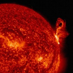 солнечная активность солнца. активность солнца в реальном времени. светящаяся поверхность солнца.