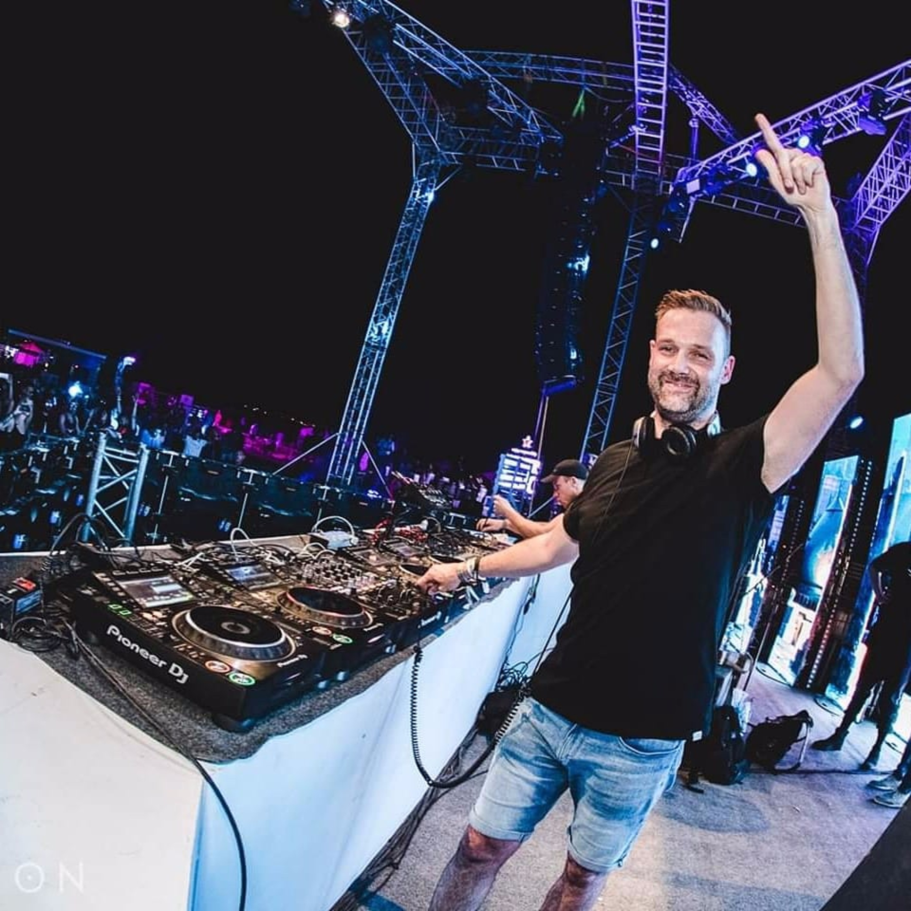 Paul Thomas presents UV Radio
