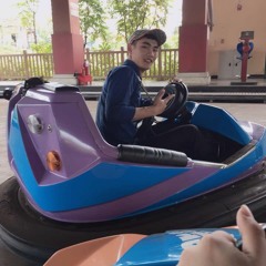 Anh Thương Em Em Thương Ai