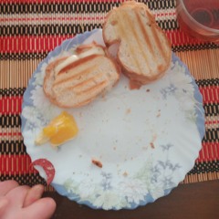 Portakal parçalı çift dilimli  pacmandan kaçan  sabah tostu