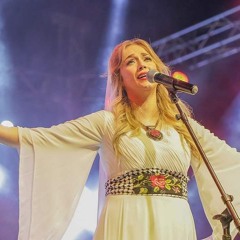 بالأمل اسهر ليالي في الخيال- دلال أبو آمنه