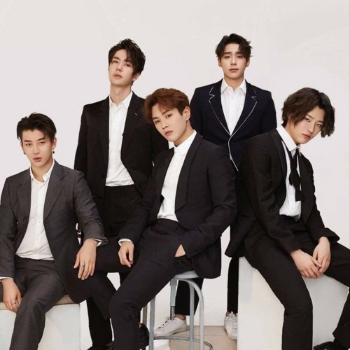 Stream UNIQ - Falling In Love.mp3 by - st - | Listen online
